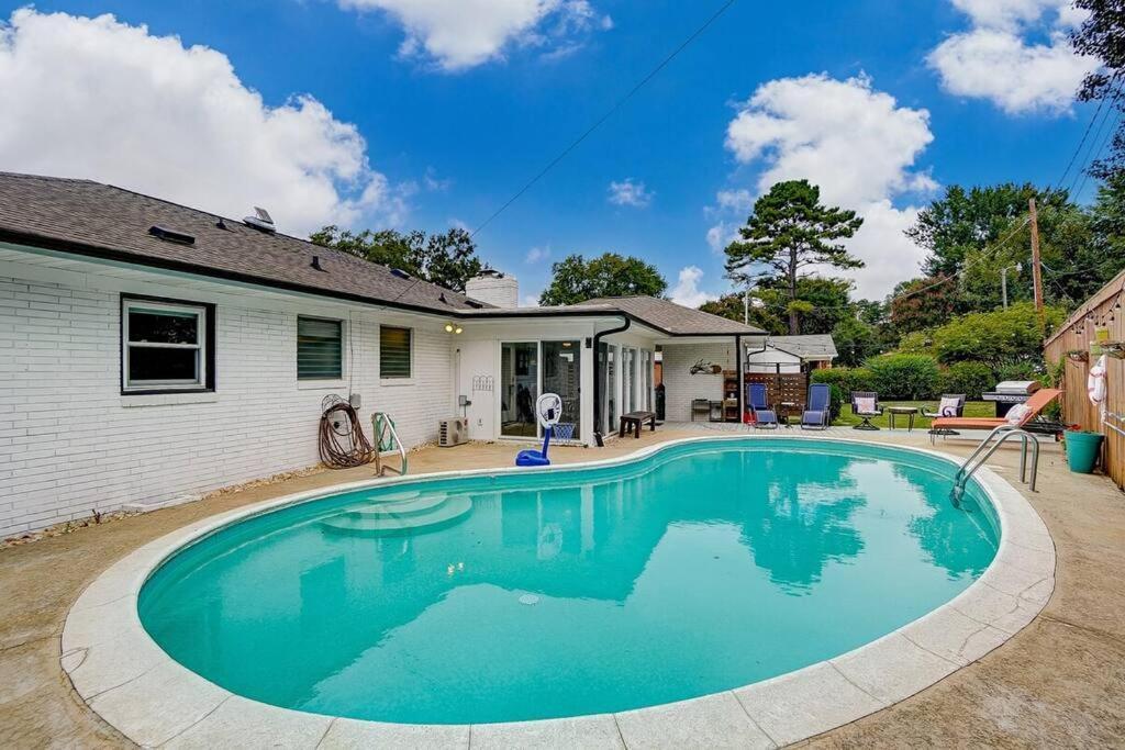 Poolside Bungalow With Fire Pit Fun And King Suite Шарлотт Екстер'єр фото