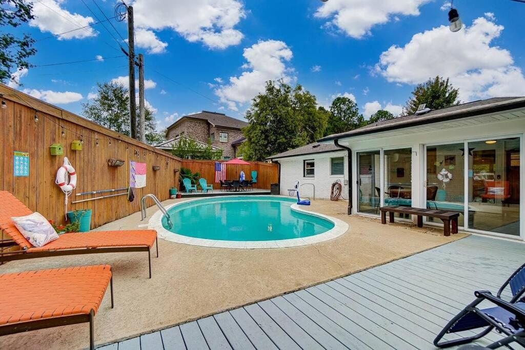 Poolside Bungalow With Fire Pit Fun And King Suite Шарлотт Екстер'єр фото